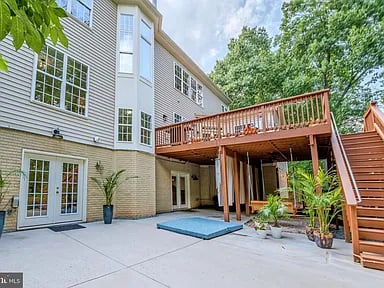 106 Calvary Ct SE