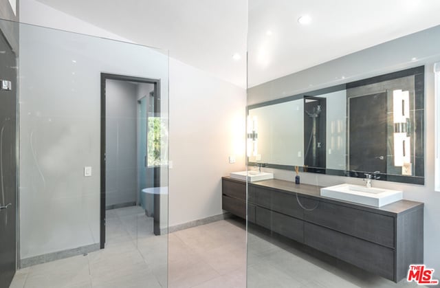 2122 Castle Heights Ave