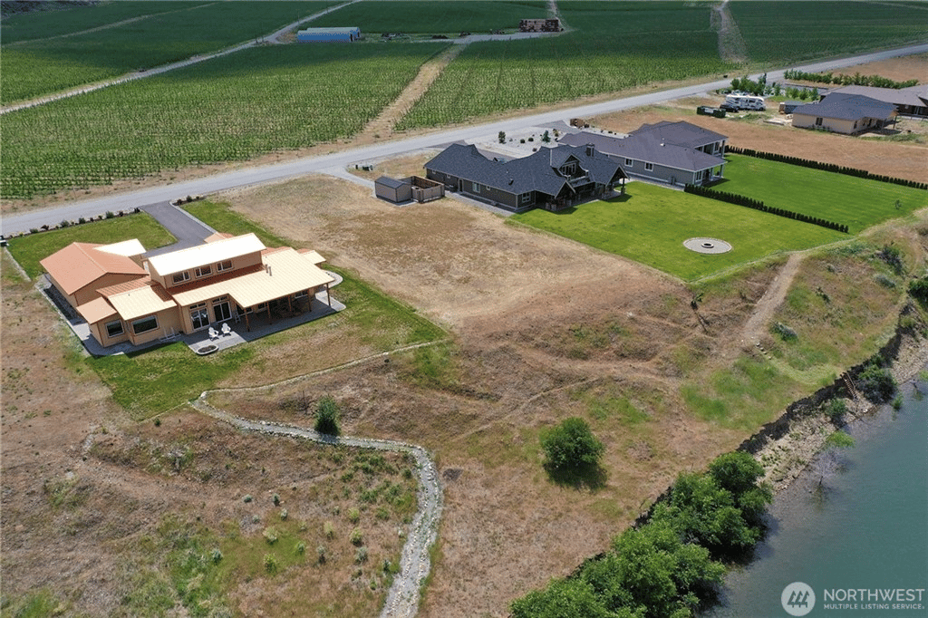 151 N Shore Dr