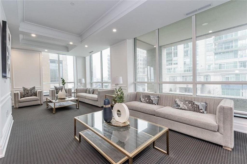 2060 Lakeshore Road #2101