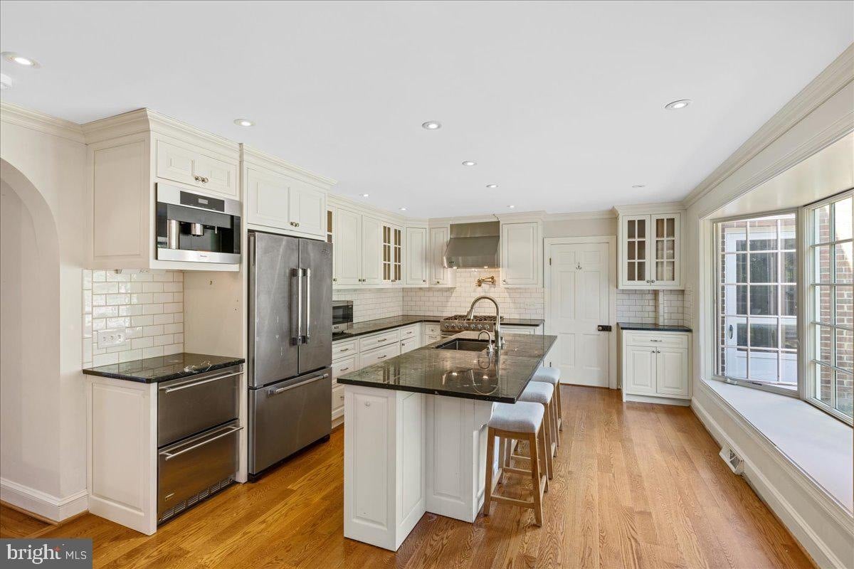225 Rose Ln
