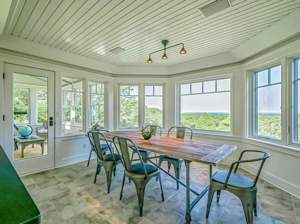 645 Lamberts Cove Rd