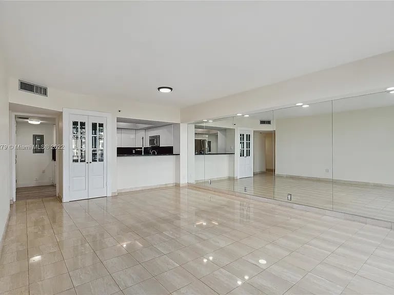 520 Brickell Key Dr #A704