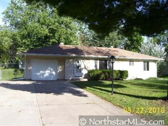 305 Pinewood Dr