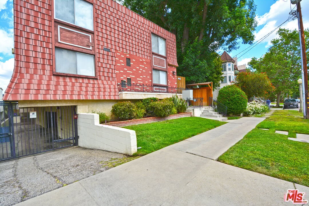14947 DICKENS ST Unit: 4