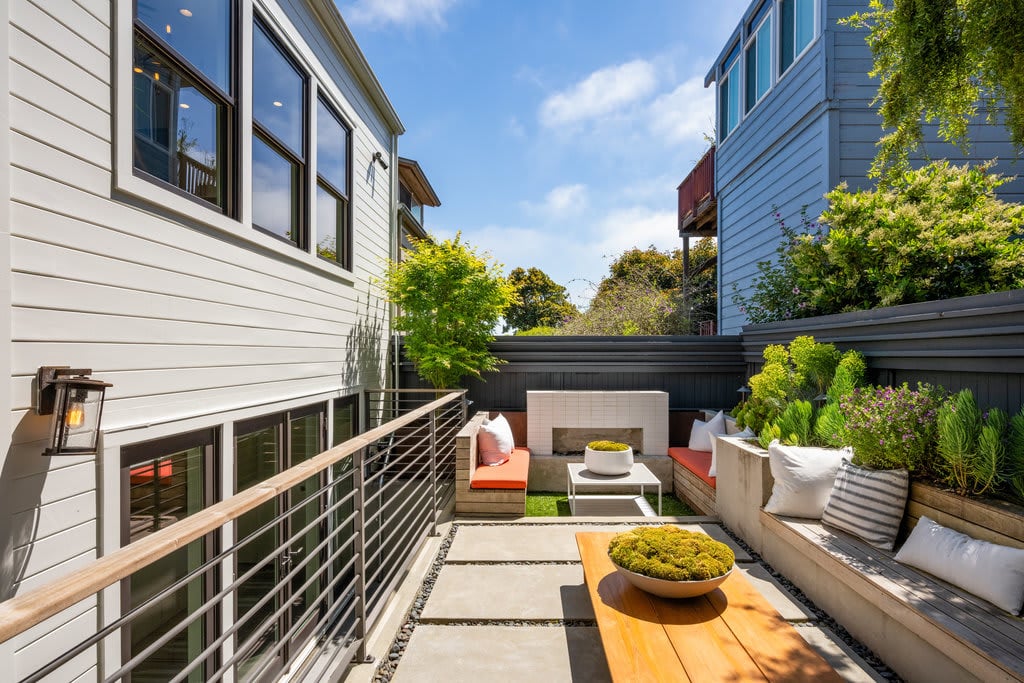 228 Ellsworth