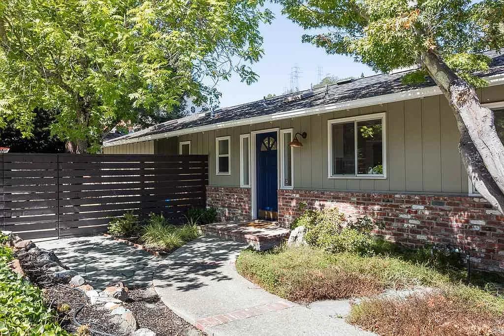 4 Edgewood Rd