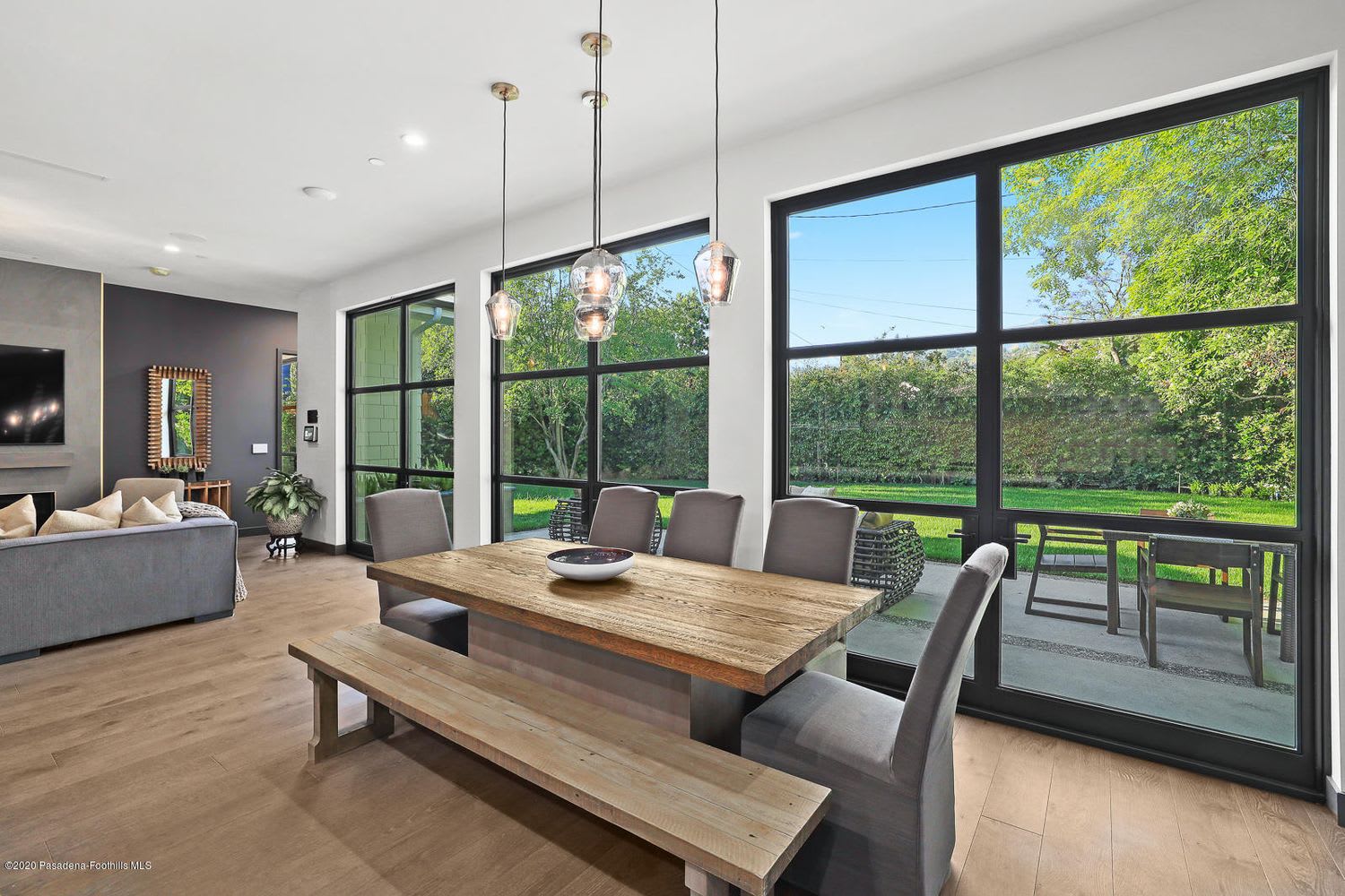 217 Lamour Dr