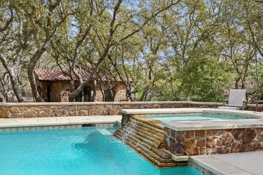 16005 Pontevedra Place