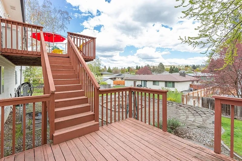 9706 N Ridgecrest Dr