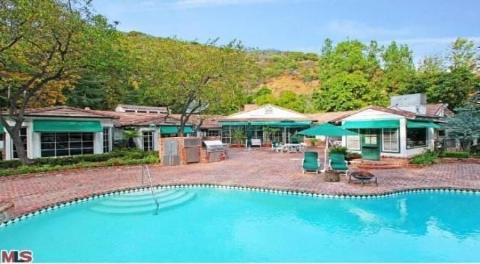 3099 Mandeville Canyon Rd