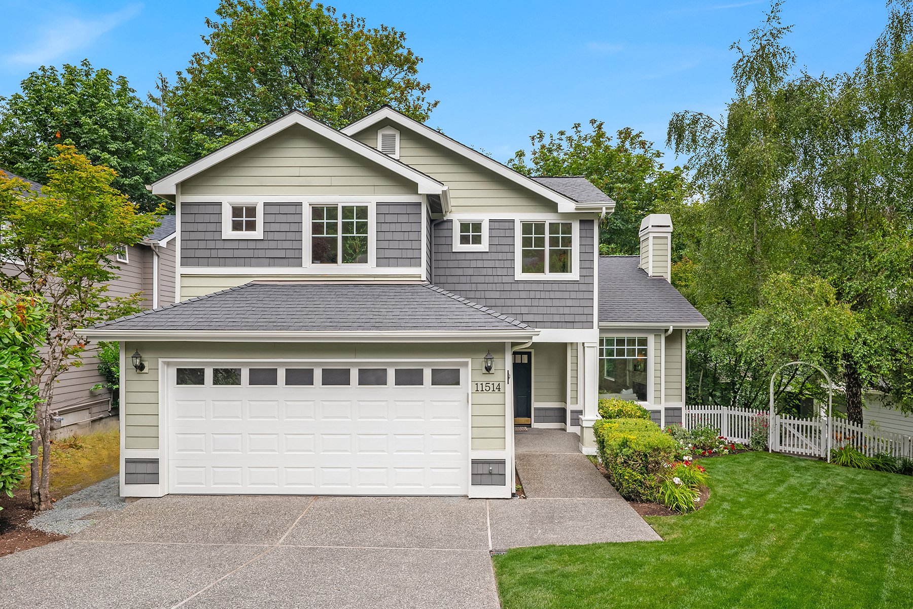 Quiet Elegance in Kirkland: Ideal Location & Natural Beauty