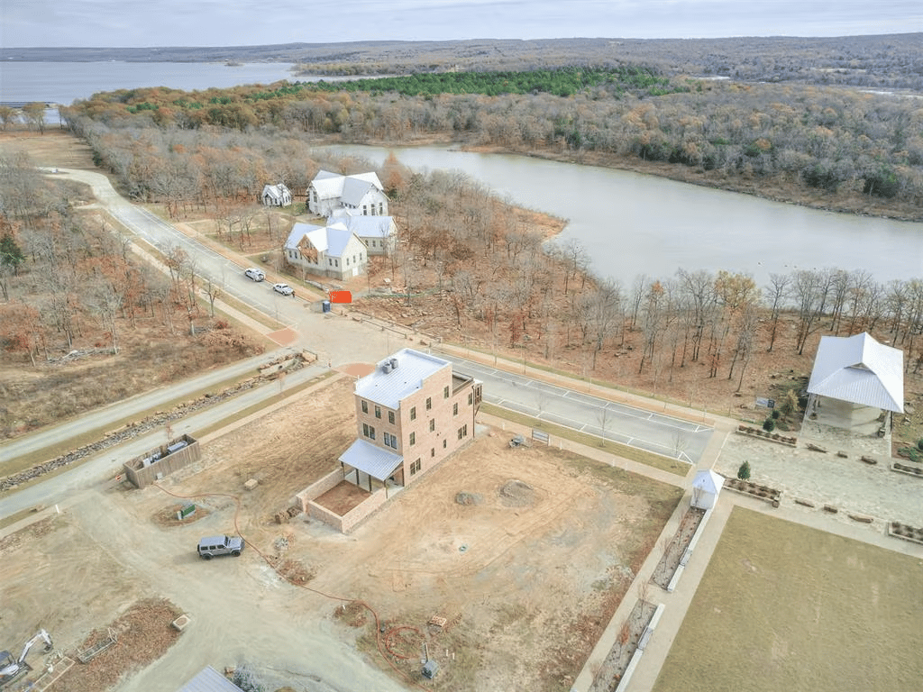 The Ultimate Lakefront Retreat on Water Street – Carlton Landing, Oklahoma - Wyatt Poindexter - The Agency
