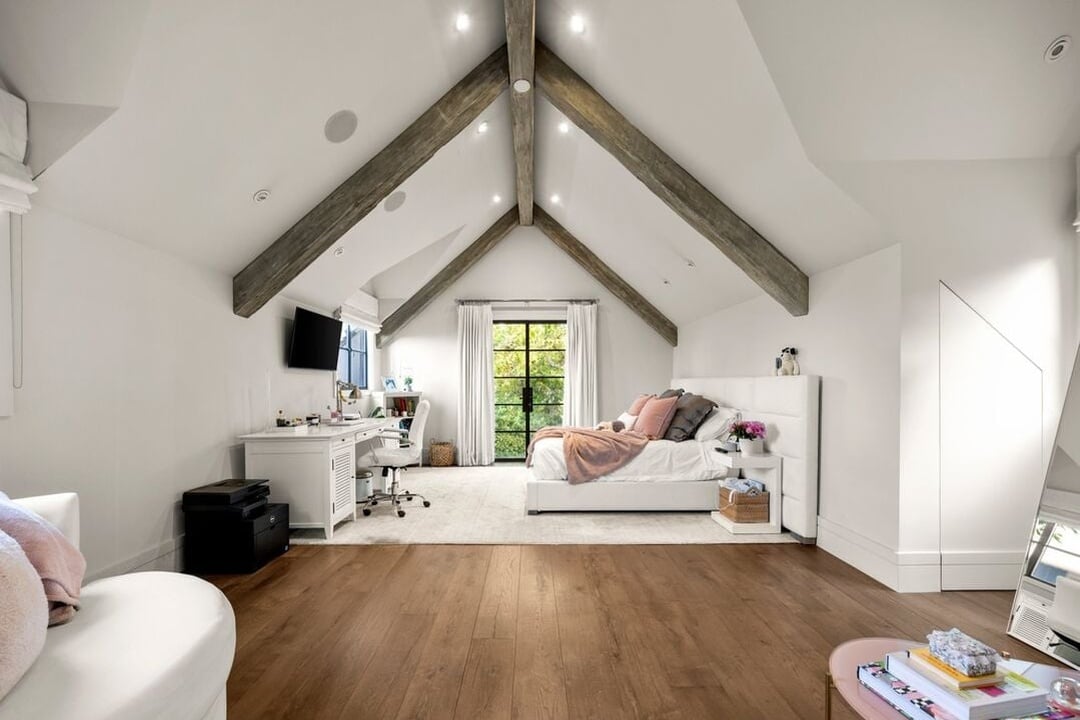 Stone Ridge Ln, 90077