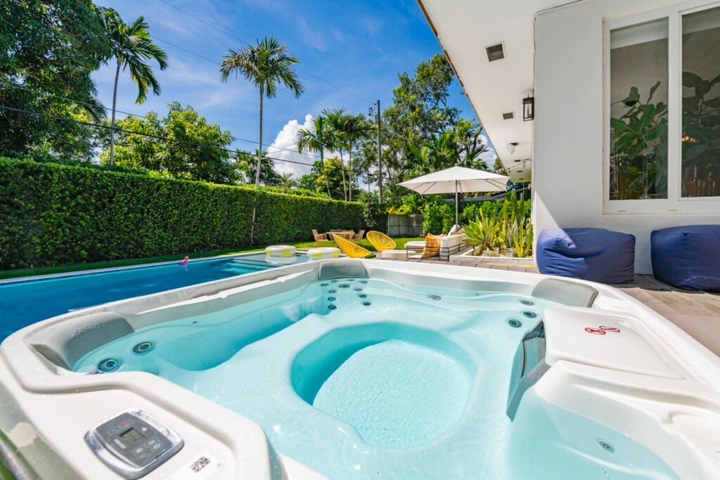 Miami Shores Stunner Lists by Daniel Falcon