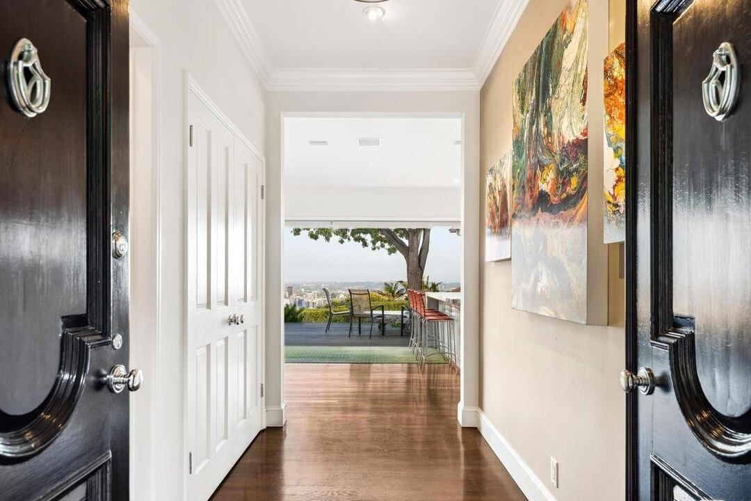 Sierra Mar Dr, 90069