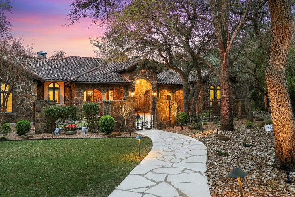 16005 Pontevedra Place