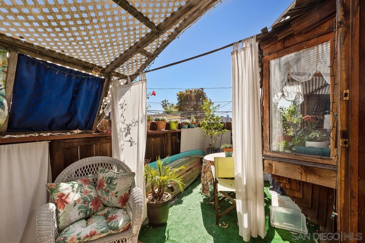 4273,4275 Dawes Street