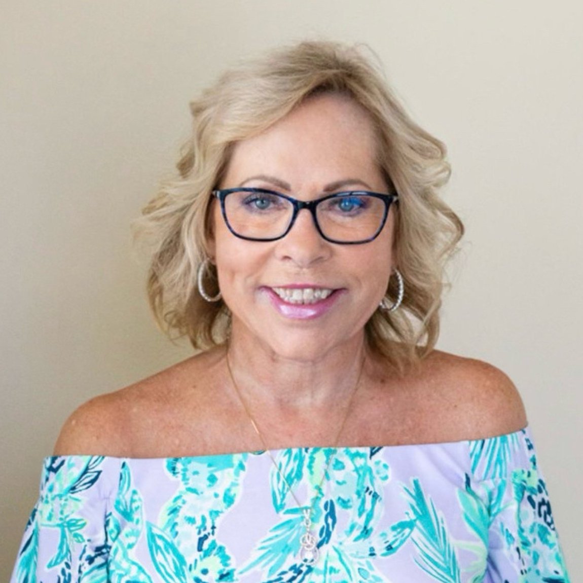 Lynn Lucas Marathon, FL Real Estate Agent Headshot