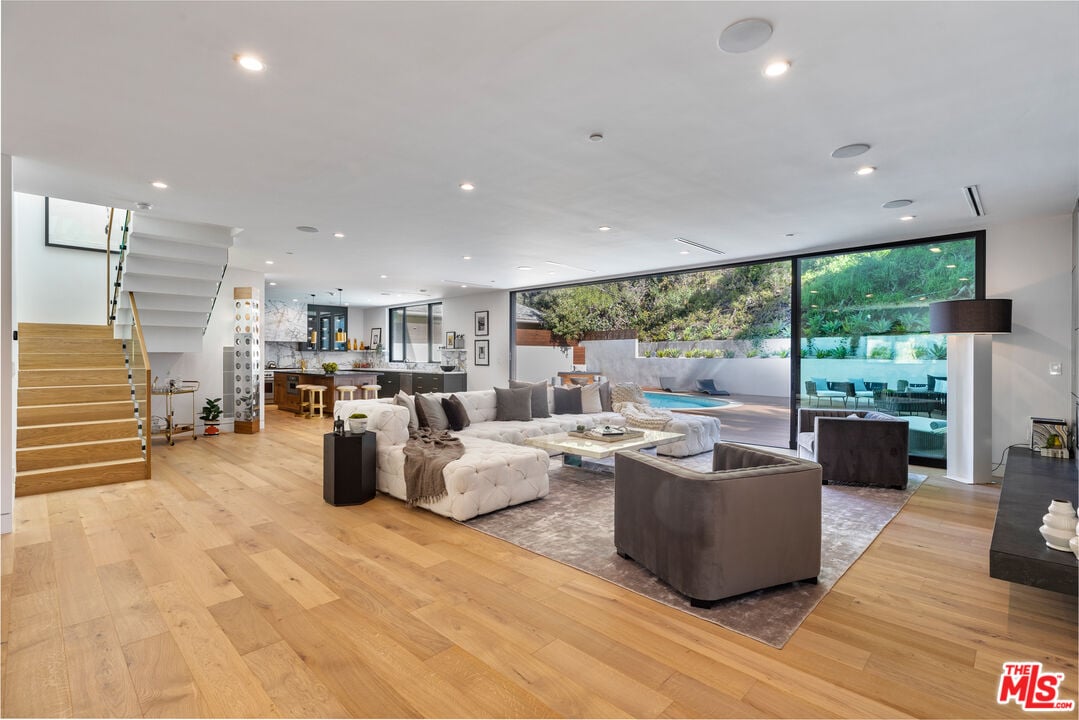 2220 Coldwater Canyon Dr