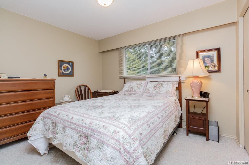 732 Thomasset Pl, Langford