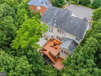 106 Calvary Ct SE