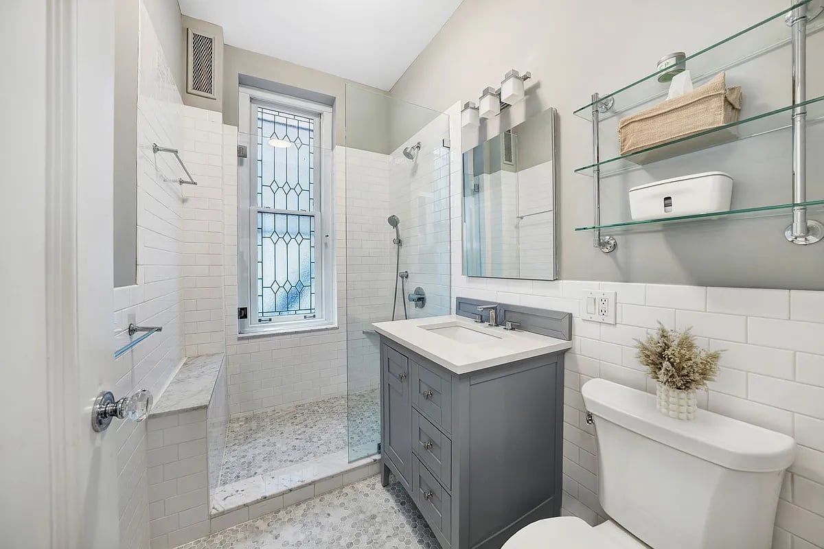 38 Livingston St #23
