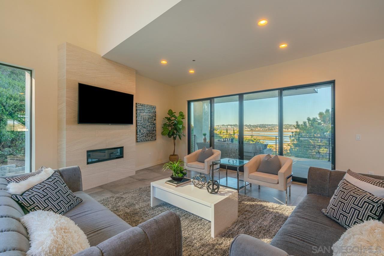 2829 Racetrack View Dr