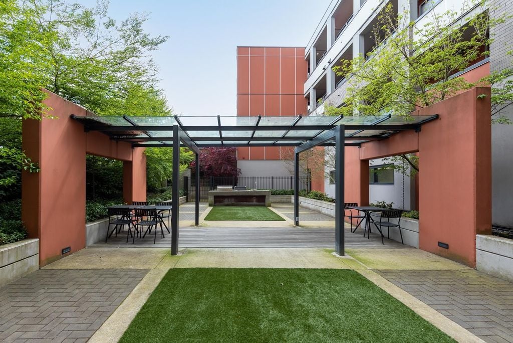 3456 Commercial St, #211