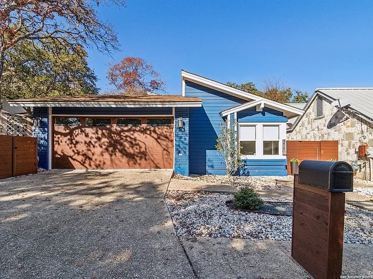 3415 River Way