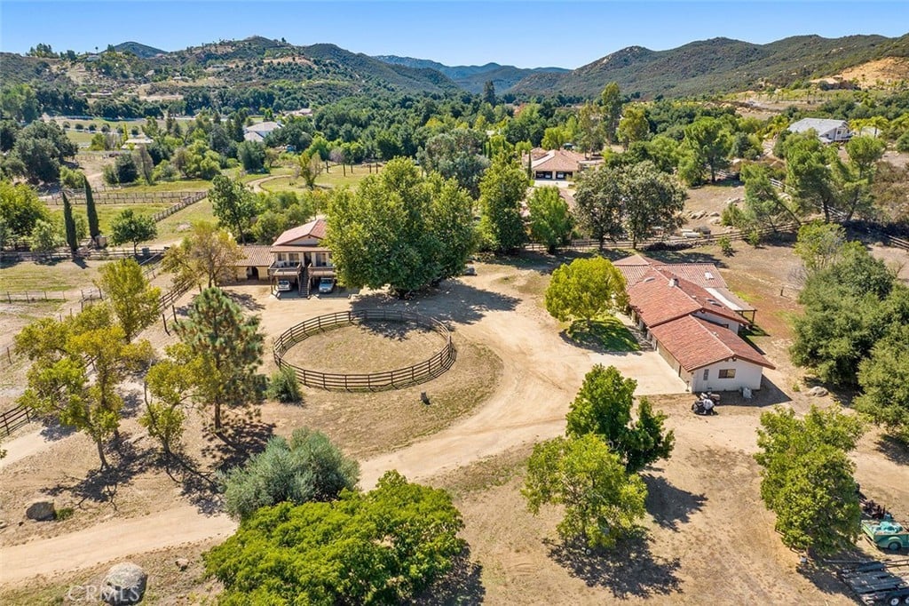 38525 Calle De Lobo