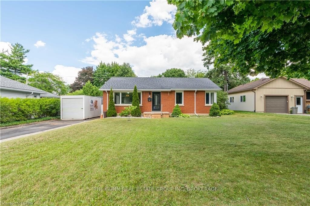 382 Colville Blvd