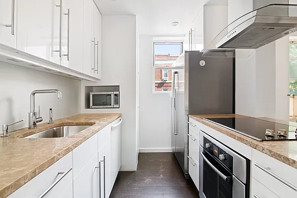484 Eighth Street #2A
