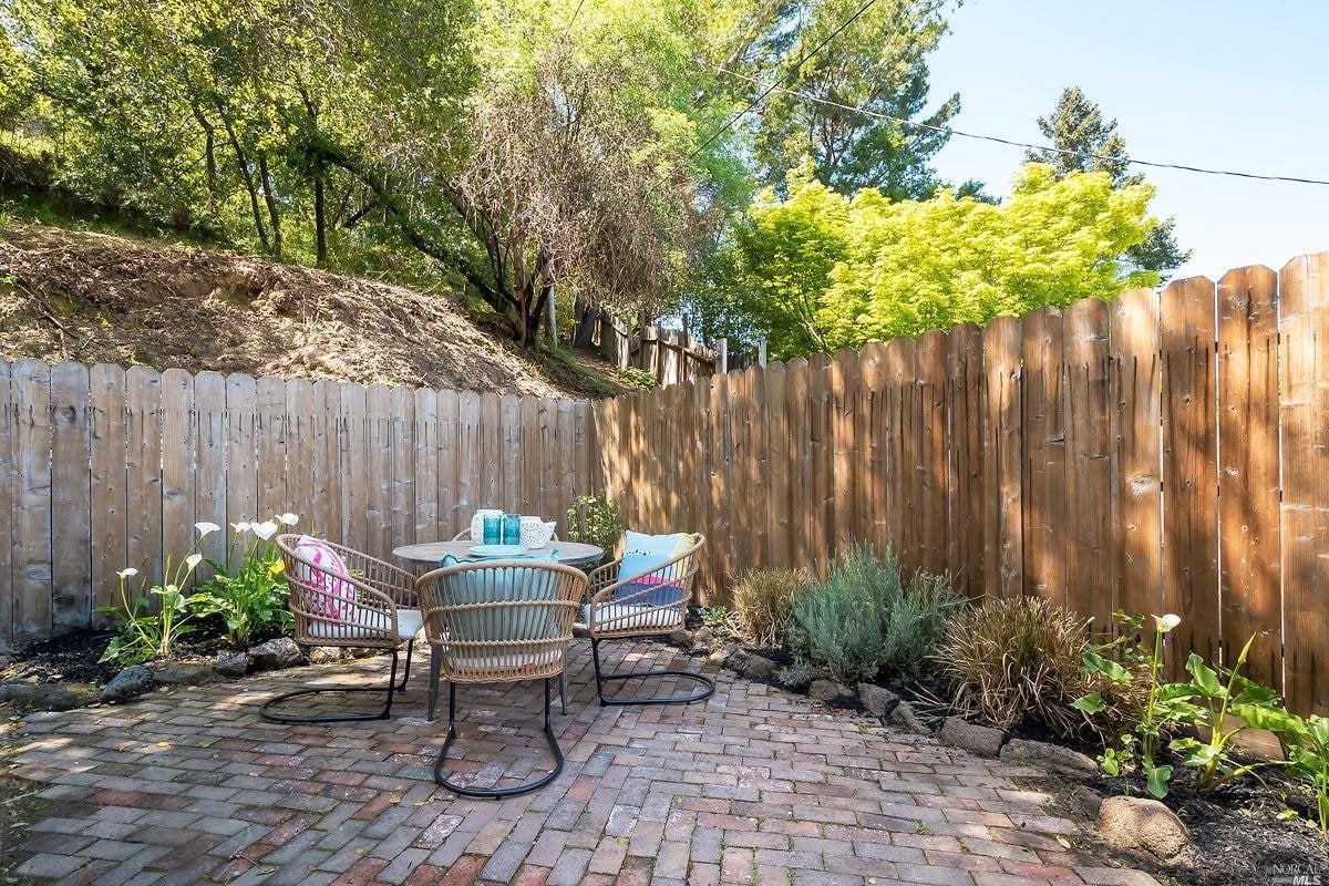 32 - A Terrace Ave