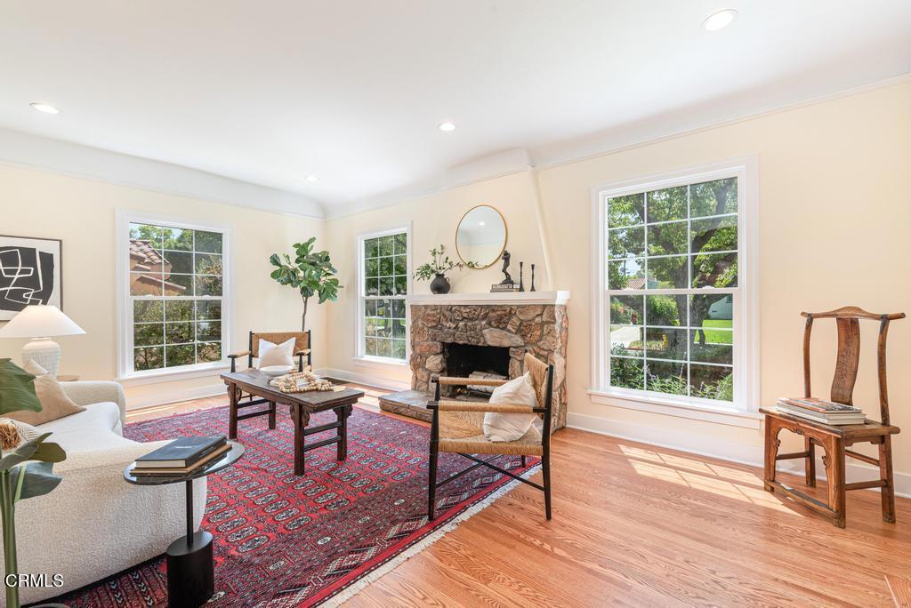 800 Winthrop Dr