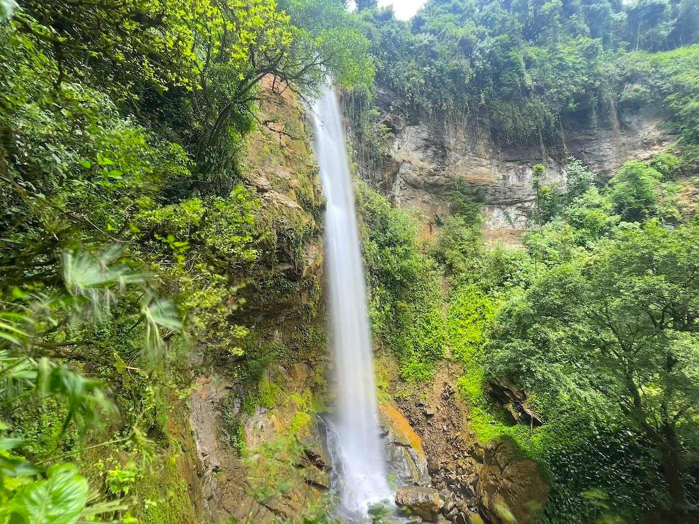 CASCADA ELYSIANA – ECO-RETREAT WITH HUGE WATERFALL