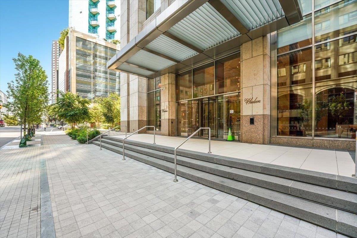 99 HUDSON ST Unit: 402