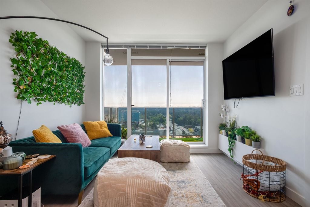 13615 Fraser Hwy, #1602