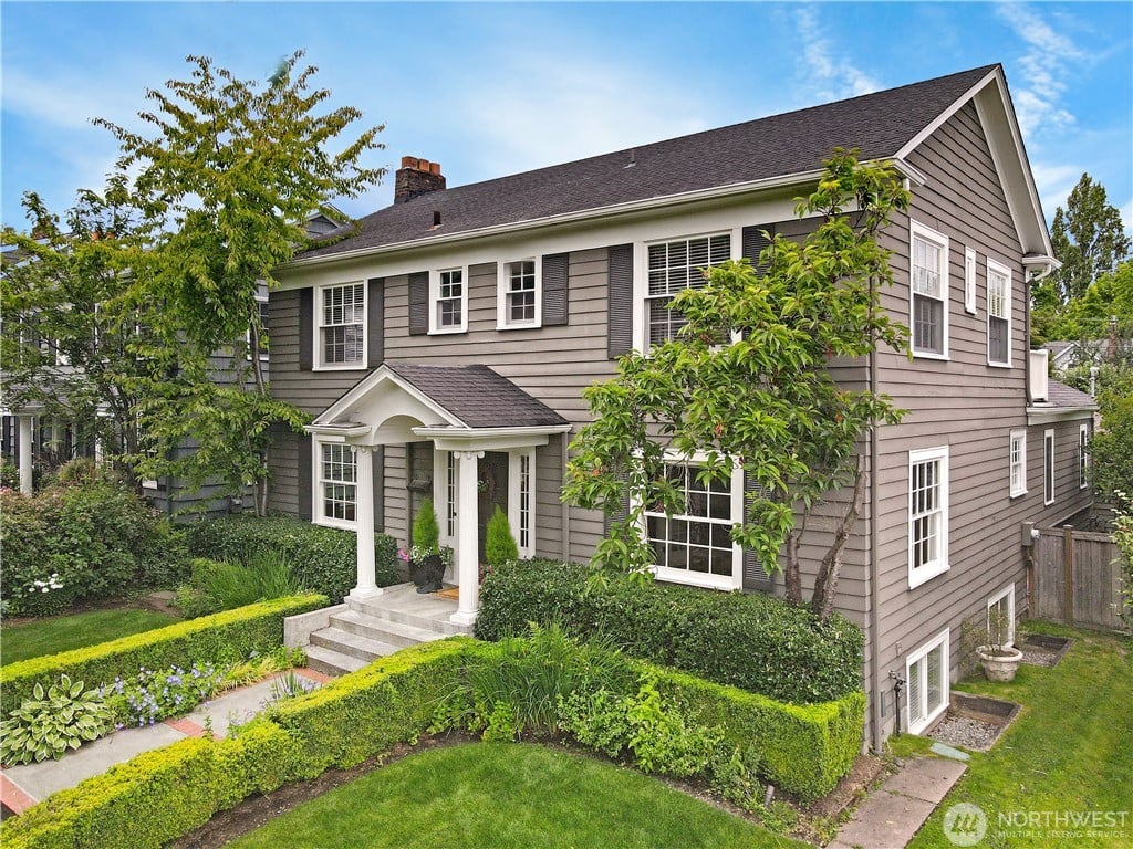 2128 E Hamlin