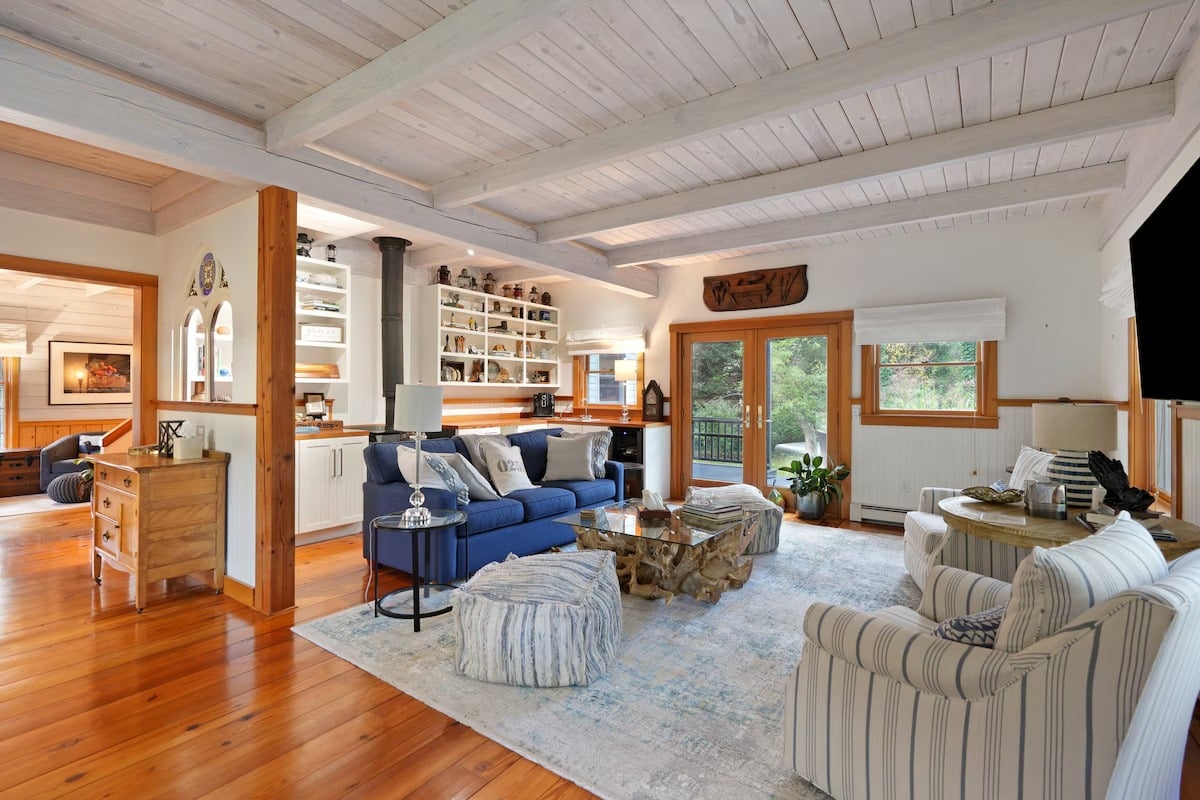 Renovated Oak Bluffs Retreat With Lagoon Access