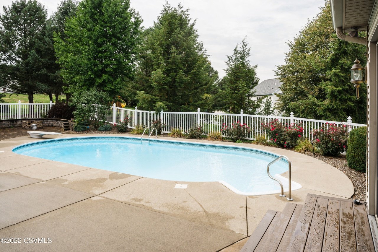 97 Reitz Blvd