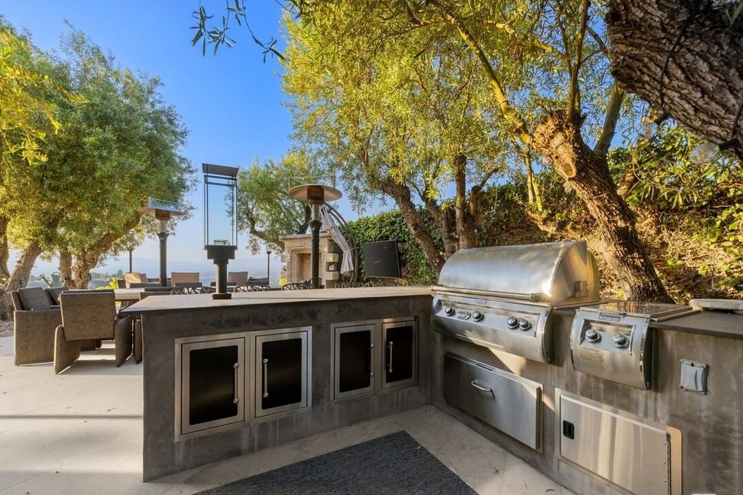 Stone Ridge Ln, 90077