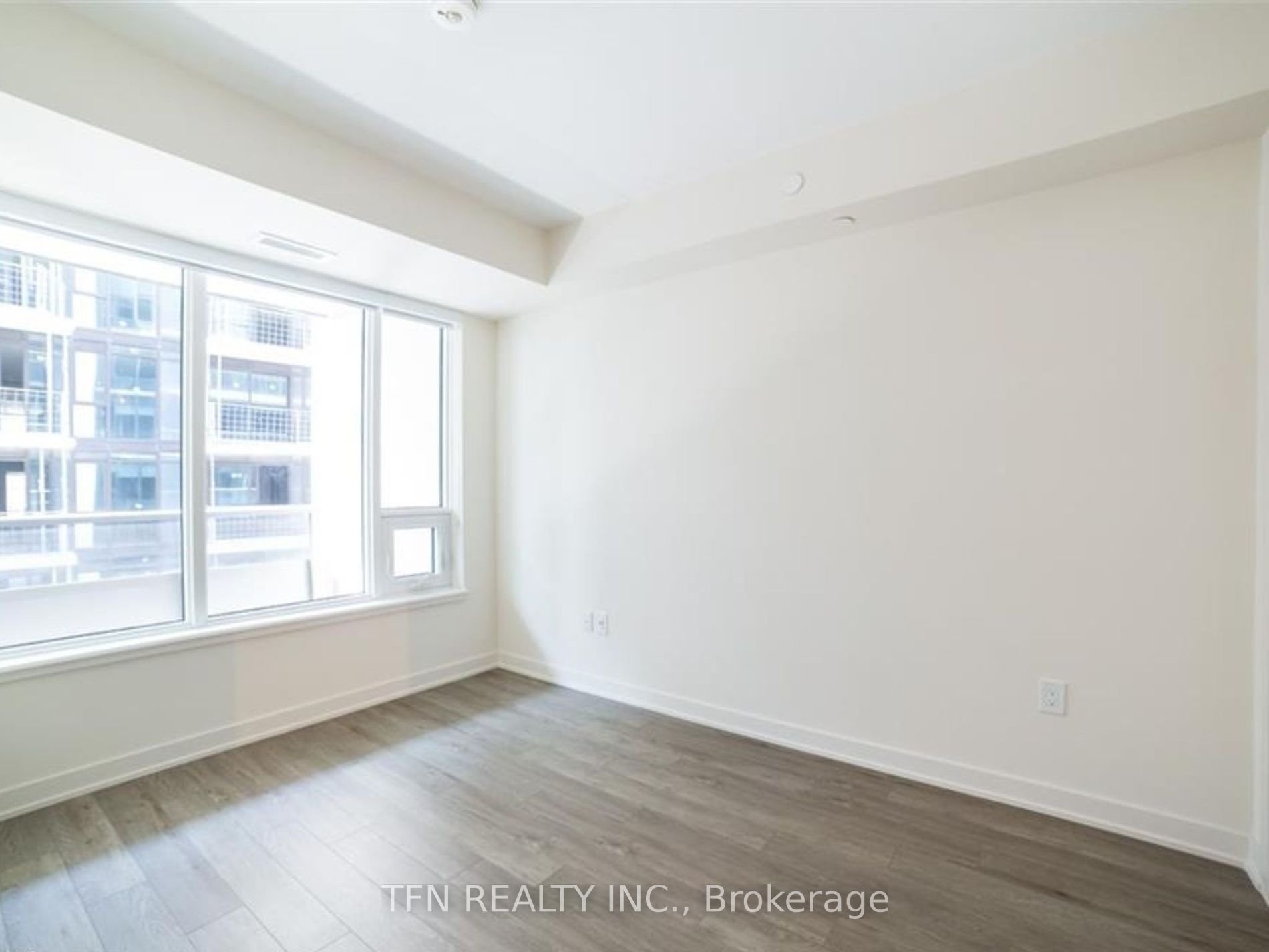 212 King William Street Unit: 910