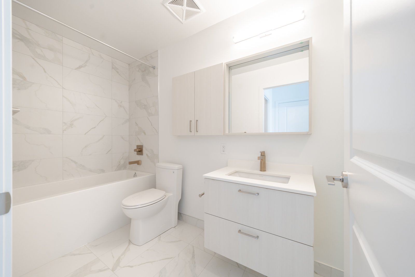 30 Upper Mall Way PH04