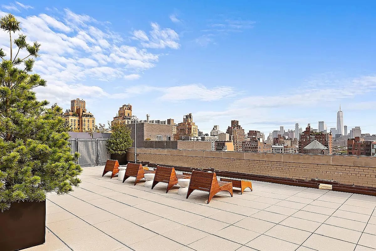 257 West 17th St, #2B