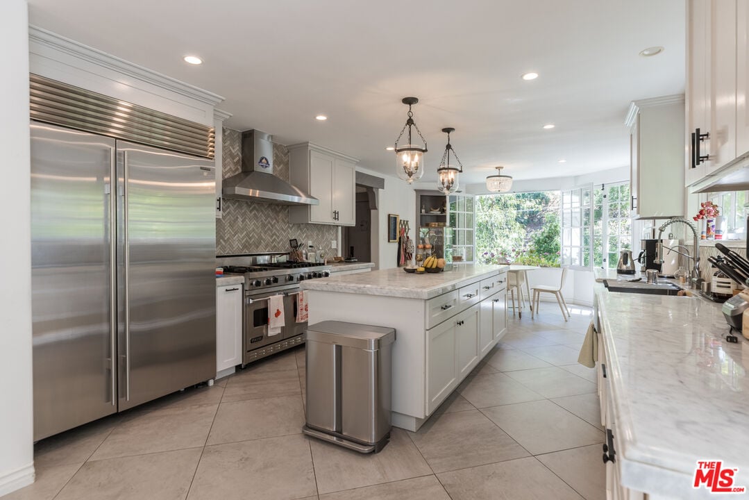 Pinnacle Estate, Wonderland Ave, 90046