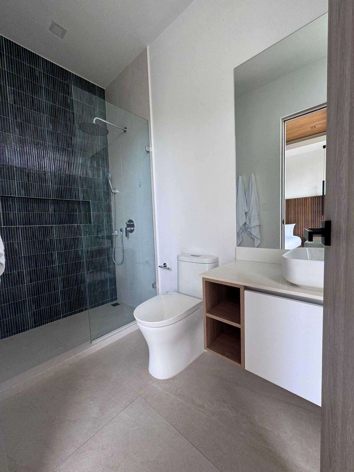 Turnkey Tropical-Modern 4BR Villa with Private Pool in Prestigious Hacienda Pinilla