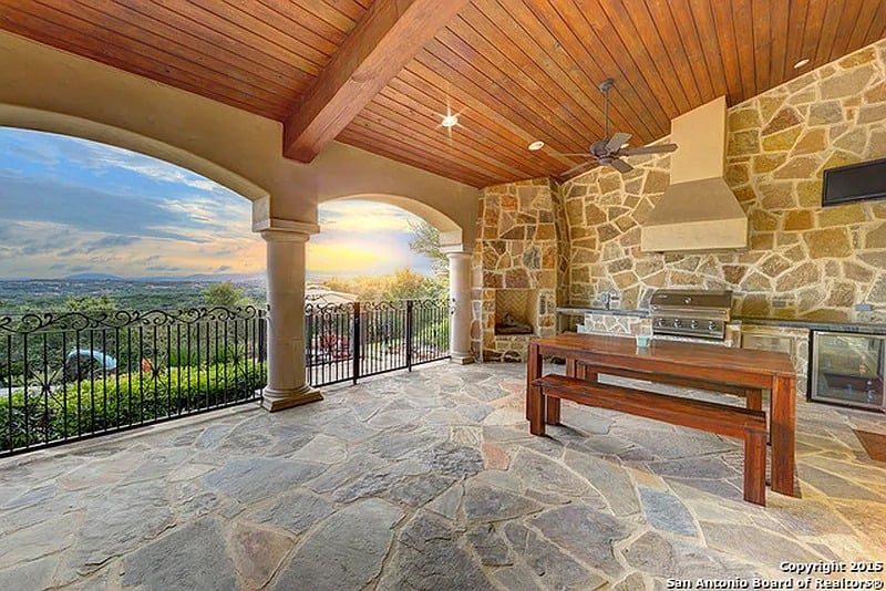 22087 Scenic Loop Rd