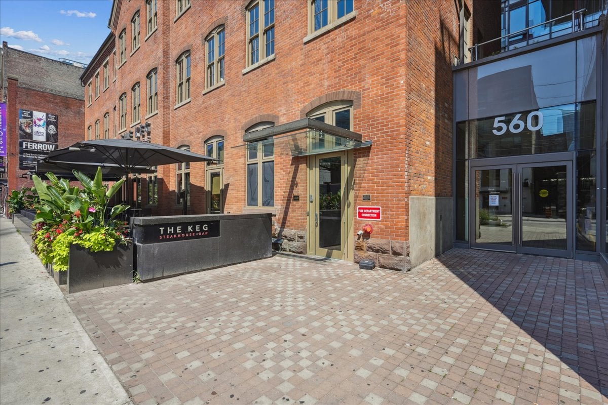 560 King St West Suite 1006