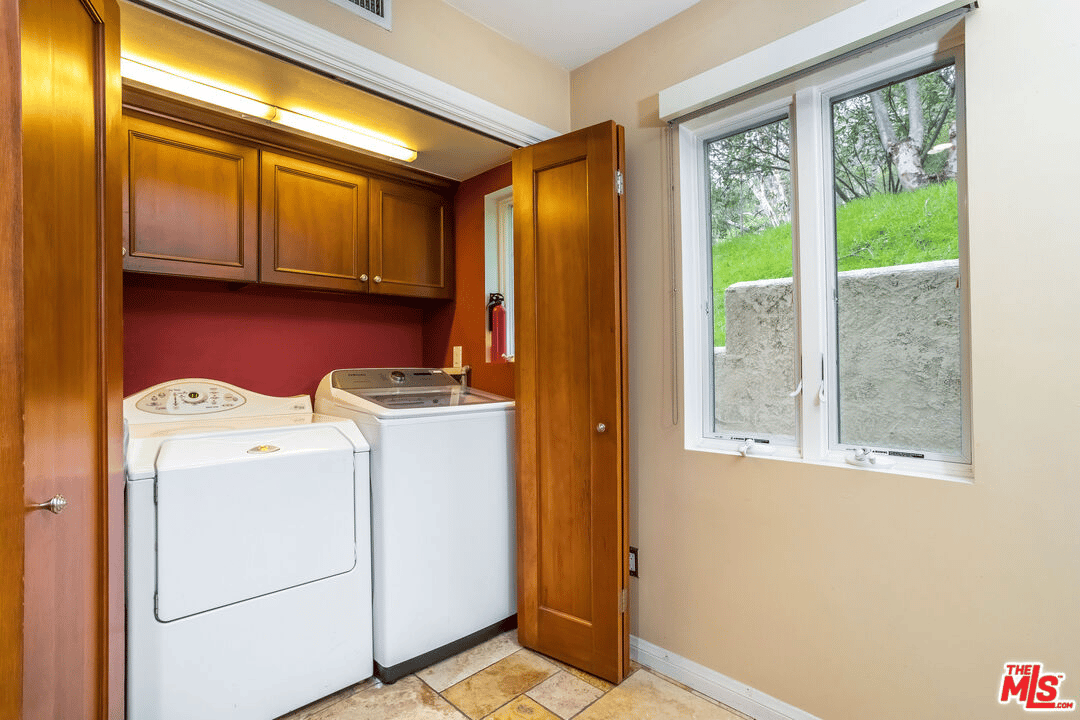 8783 Lookout Mountain Ave